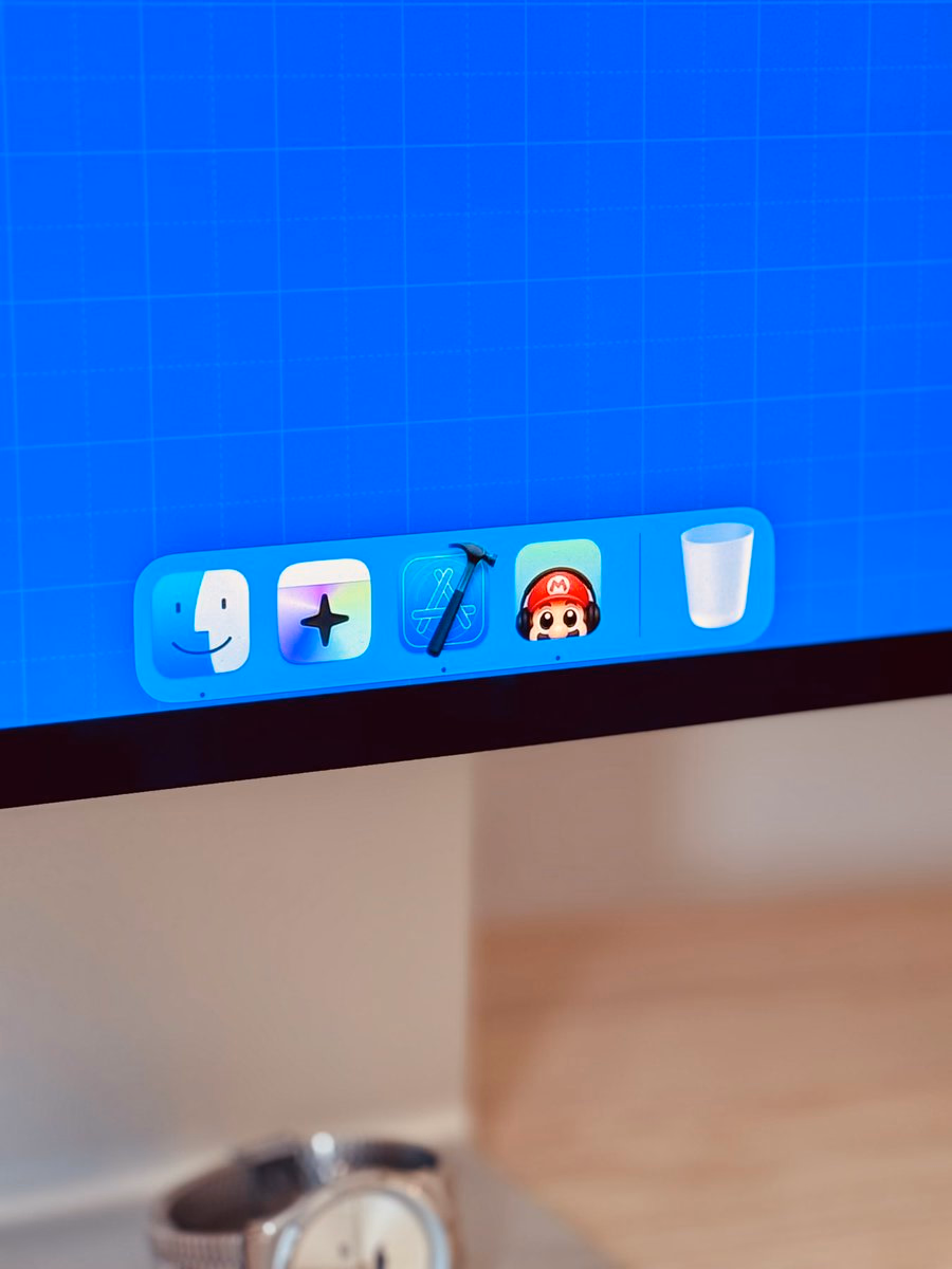 Messy desk, clean dock. - Ras✦Maus